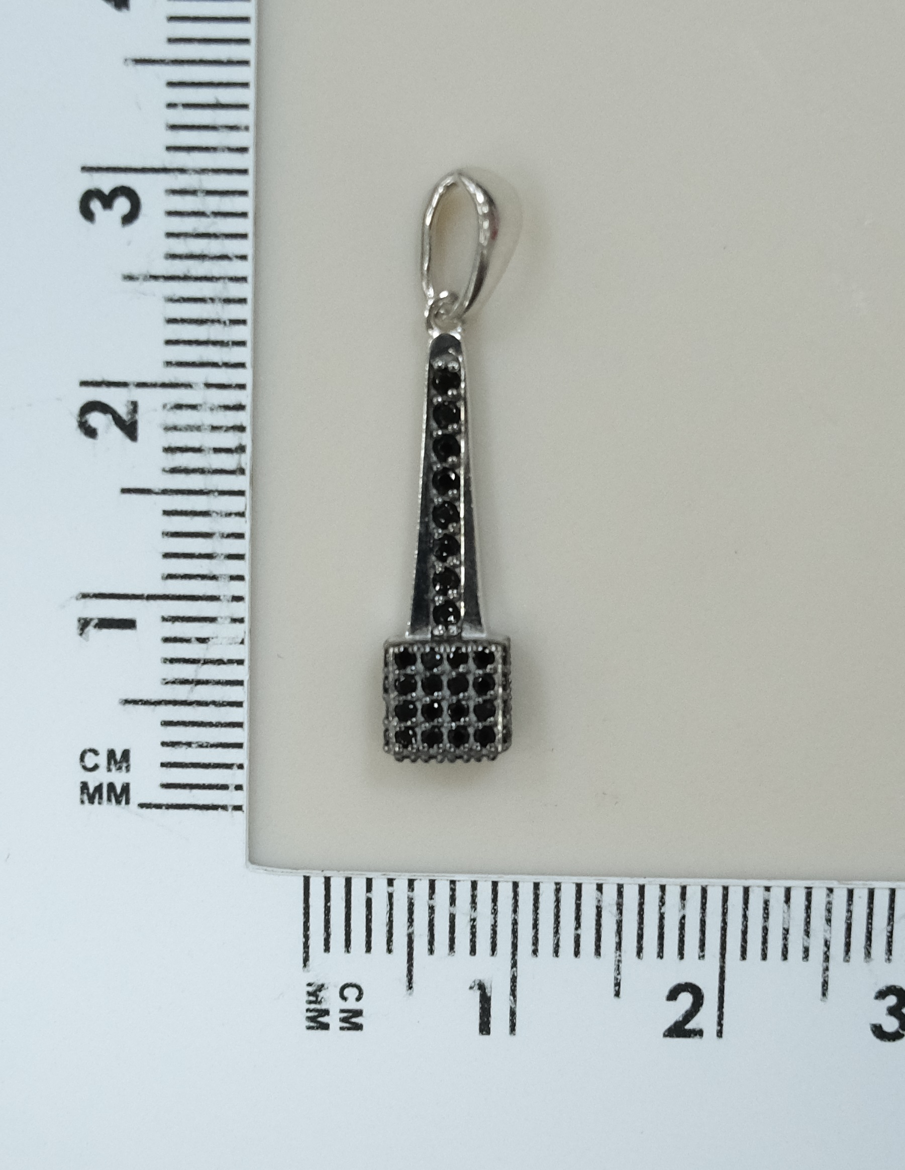 Серебряная подвеска со шпинелью